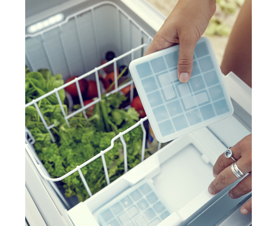 Компрессорный автохолодильник Dometic CFX5 55IM, Независимые камеры: Однокамерные, Объём холодильника: 53 литра, фотография № 12 в интернет-магазине «ВТачку»